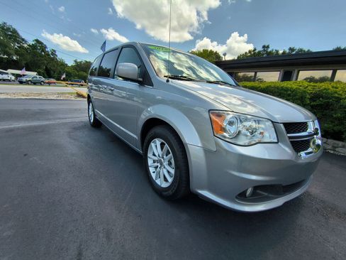 Used 2019 Dodge Grand Caravan SXT image 9