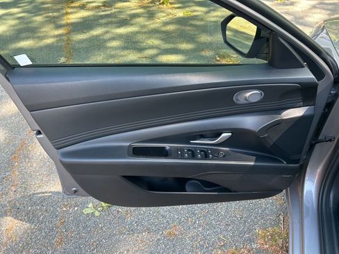 Used 2022 Hyundai Elantra Limited w/ Cargo Package image 13