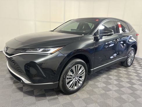 New 2024 Toyota Venza Limited image 9