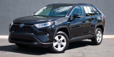 Used 2019 Toyota RAV4 XLE AWD/4WD image 1