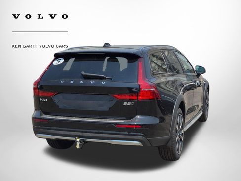 Used 2026 Volvo V60 B5 Cross Country Ultra AWD/4WD image 3