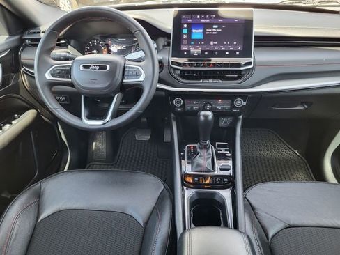 Used 2025 Jeep Compass Trailhawk w/ Trailer Tow Group AWD/4WD image 23