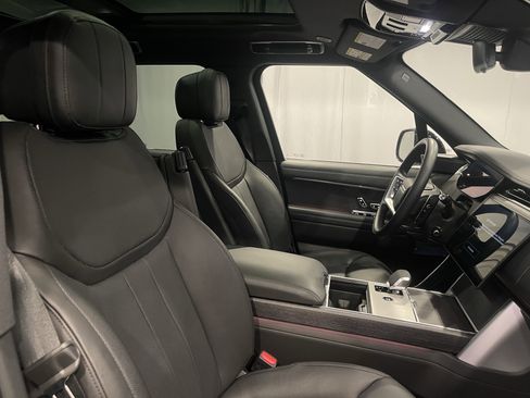 Used 2025 Land Rover Range Rover SE AWD/4WD image 15