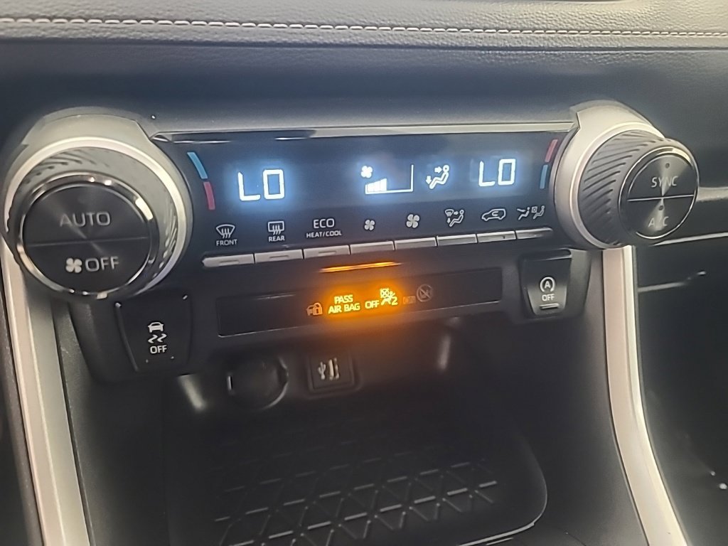 Used 2025 Toyota RAV4 XLE AWD/4WD image 34