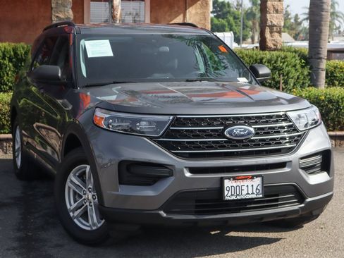 Used 2022 Ford Explorer XLT image 2
