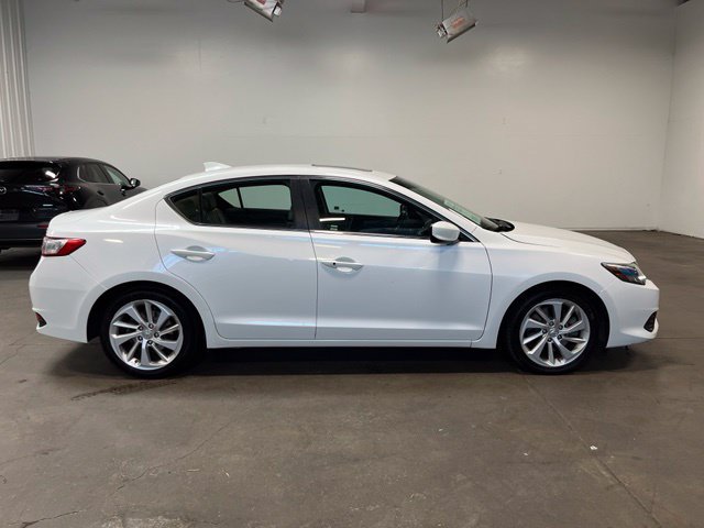 Used 2017 Acura ILX FWD image 2