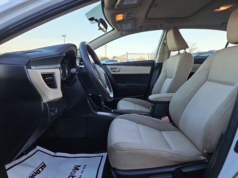 Used 2015 Toyota Corolla LE image 13