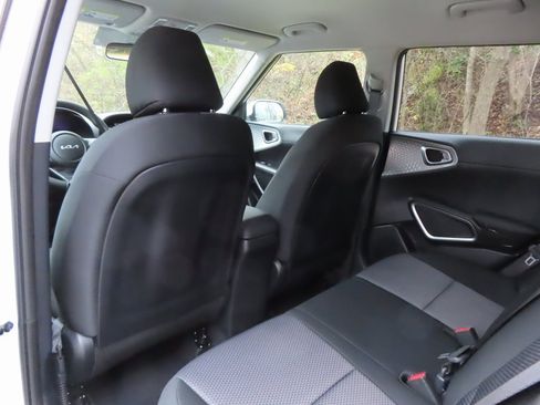 New 2025 Kia Soul LX w/ LX Technology Package image 18