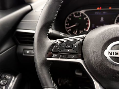 Used 2022 Nissan Altima 2.5 SV w/ SV Premium Package image 32