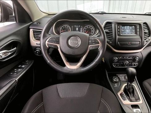 Used 2015 Jeep Cherokee Latitude w/ Cold Weather Group image 5