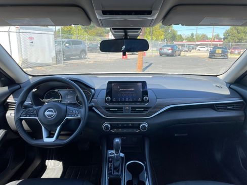 Used 2024 Nissan Altima 2.5 SV image 32