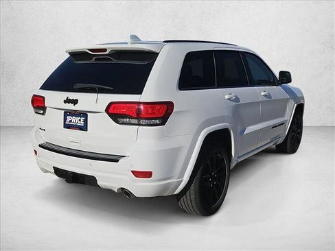 Used 2017 Jeep Grand Cherokee Altitude image 5