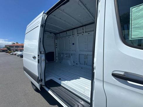 Used 2025 Mercedes-Benz Sprinter 2500 image 8