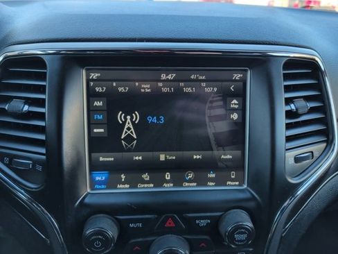 Used 2018 Jeep Grand Cherokee Limited image 22