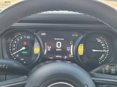 Certified 2025 Jeep Wrangler Unlimited Rubicon 4xe w/ Convenience Group AWD/4WD image 8