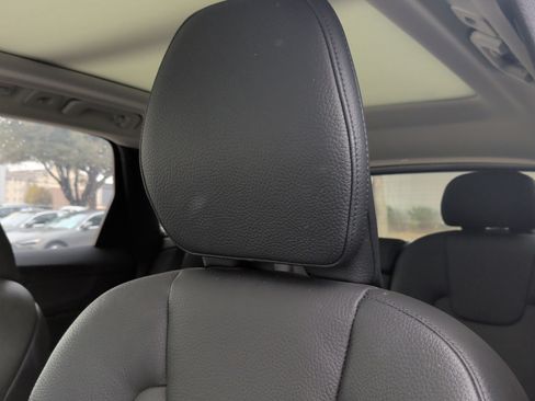 Used 2025 Volvo XC60 B5 Plus image 31