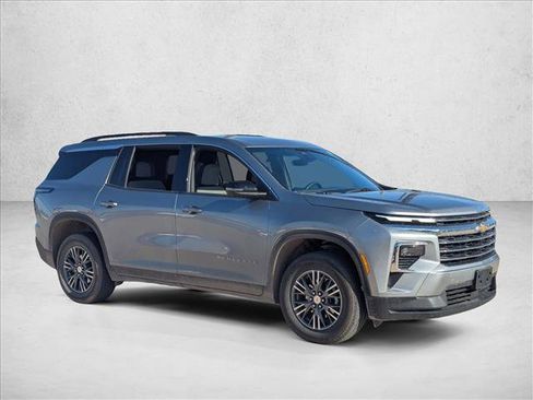 Certified 2025 Chevrolet Traverse LT w/ Driver Confidence Package image 2