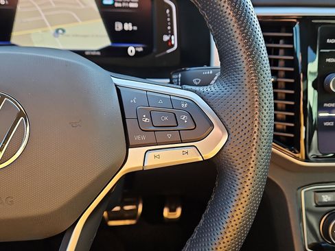 Certified 2022 Volkswagen Atlas Cross Sport SEL R-Line w/ Cross Sport MDO Package image 18