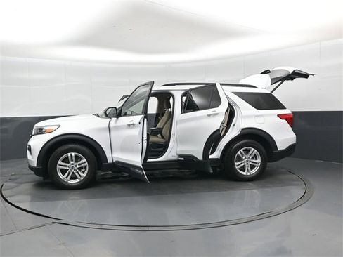 Used 2023 Ford Explorer XLT image 50