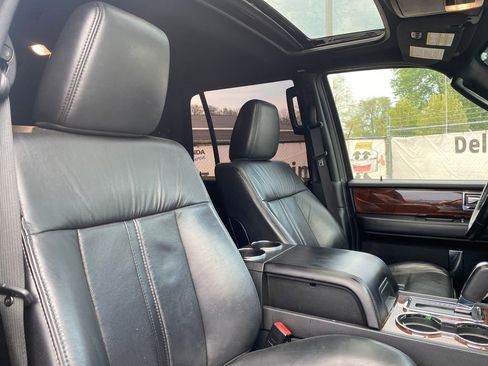 Used 2016 Lincoln Navigator Select AWD/4WD image 19