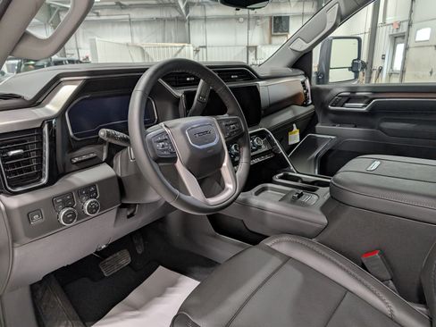 Used 2025 GMC Sierra 3500 Denali w/ Denali Reserve Package AWD/4WD image 16