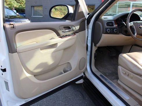 Used 2011 Chevrolet Suburban LTZ image 15