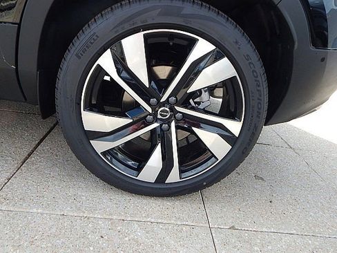 New 2026 Volvo XC40 B5 Plus w/ Climate Package image 12