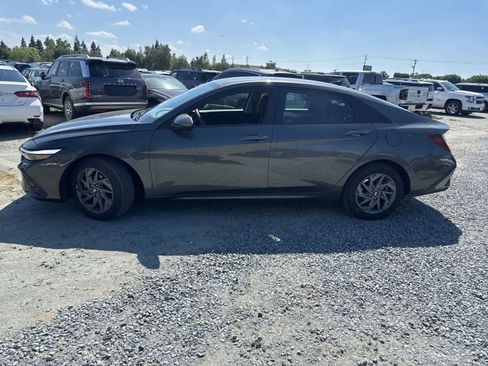 Used 2024 Hyundai Elantra SEL FWD image 8