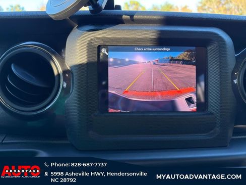 Used 2022 Jeep Gladiator Sport image 18