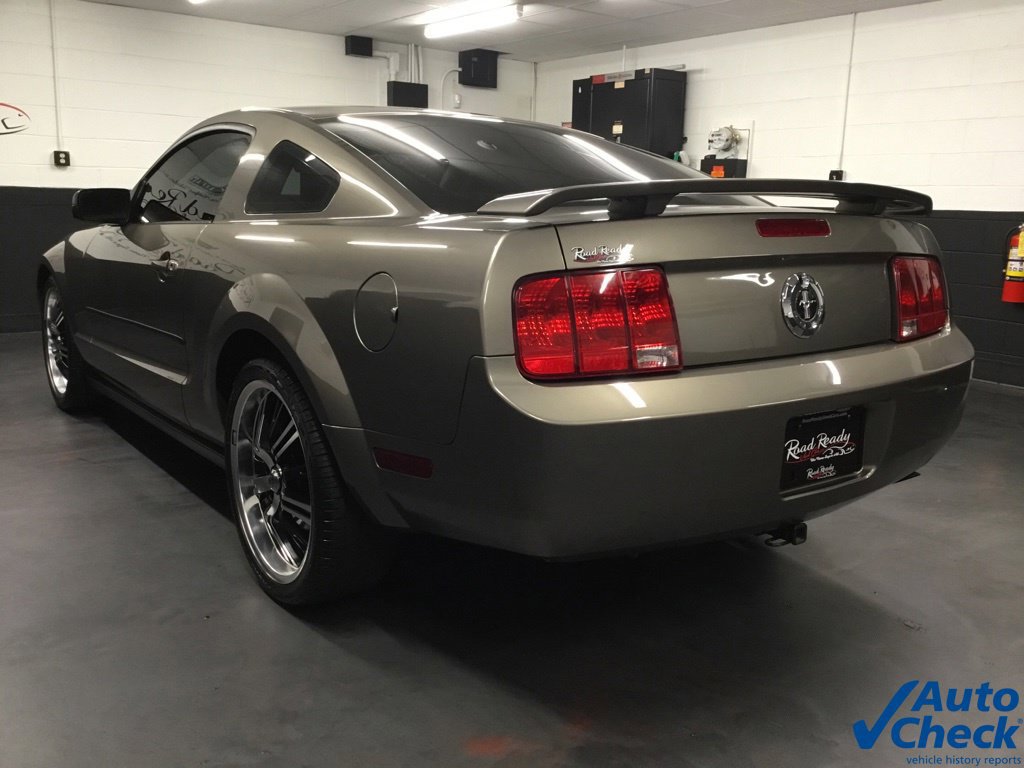 Used 2005 Ford Mustang Premium RWD image 8