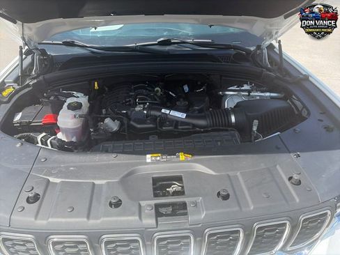 Certified 2023 Jeep Grand Cherokee Laredo AWD/4WD image 21