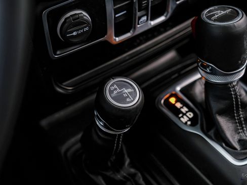 Used 2024 Jeep Gladiator Sport image 53