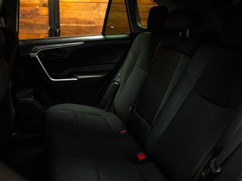 Used 2021 Toyota RAV4 LE FWD image 10