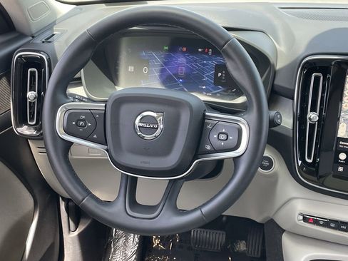 Used 2025 Volvo XC40 B5 Plus w/ Climate Package AWD/4WD image 17