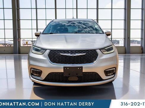 Used 2023 Chrysler Pacifica Touring-L FWD image 25