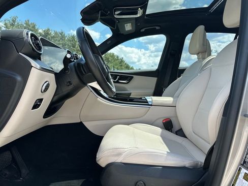 Used 2024 Mercedes-Benz GLC 300 4MATIC image 14
