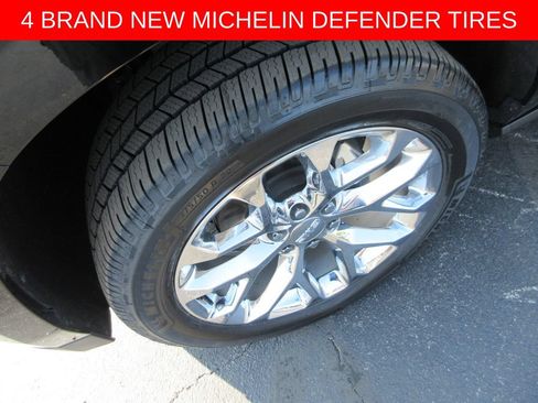 Used 2022 GMC Yukon Denali w/ Denali Premium Package AWD/4WD image 3