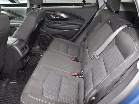 Used 2024 GMC Terrain SLE w/ Driver Convenience Package FWD image 11