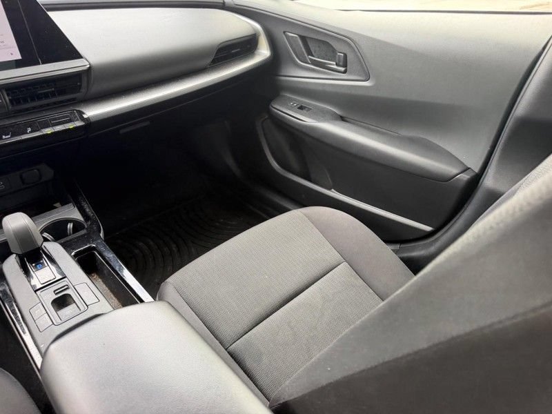 Used 2025 Toyota Prius LE FWD image 15