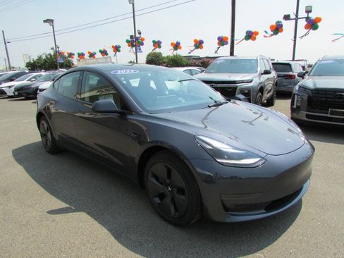Used 2023 Tesla Model 3 Standard Range RWD image 2