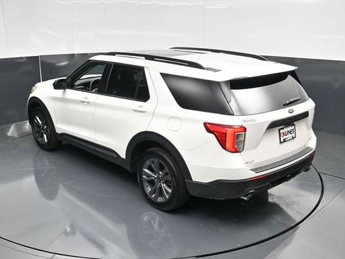 Used 2024 Ford Explorer XLT w/ XLT Sport Appearance Package AWD/4WD image 55