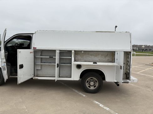 Used 2013 Chevrolet Express 3500 RWD image 7