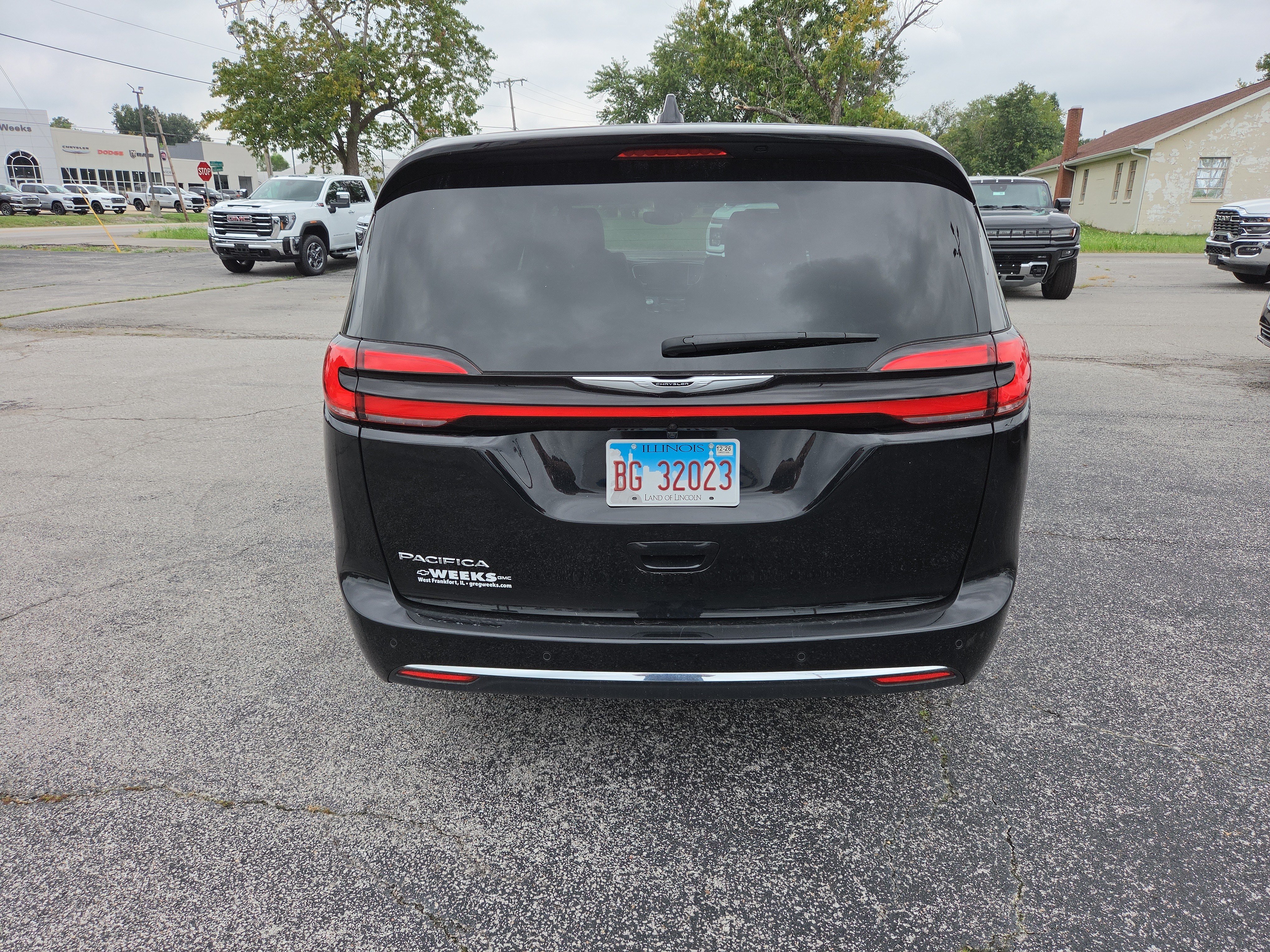 Used 2026 Chrysler Pacifica Select FWD image 4