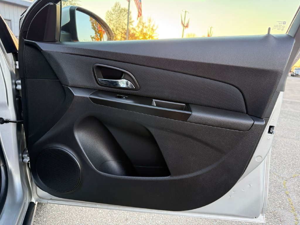 Used 2014 Chevrolet Cruze LTZ FWD image 34