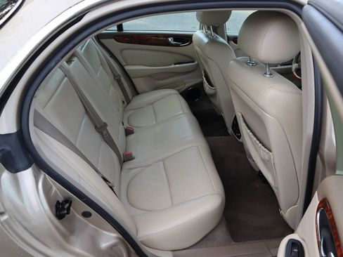 Used 2004 Jaguar XJ8 image 19