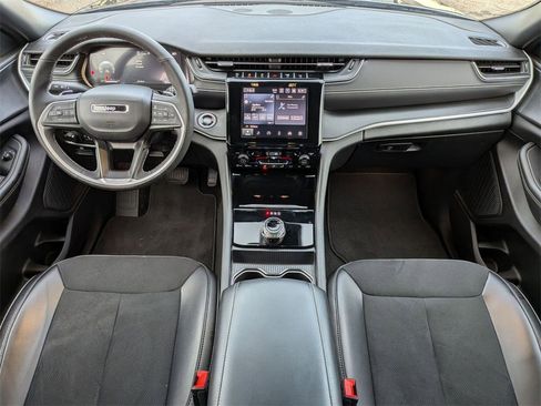 Certified 2024 Jeep Grand Cherokee Altitude image 27