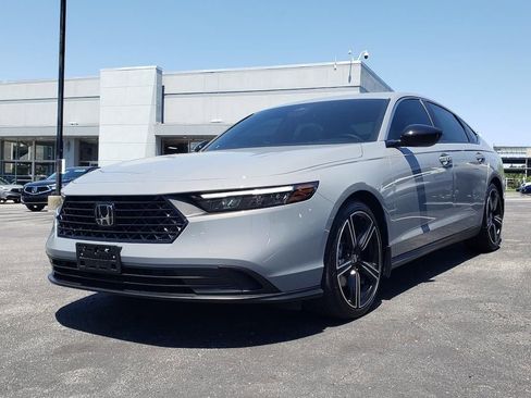 Used 2025 Honda Accord Sport image 3