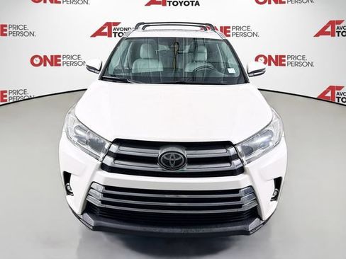Used 2019 Toyota Highlander Limited FWD image 2