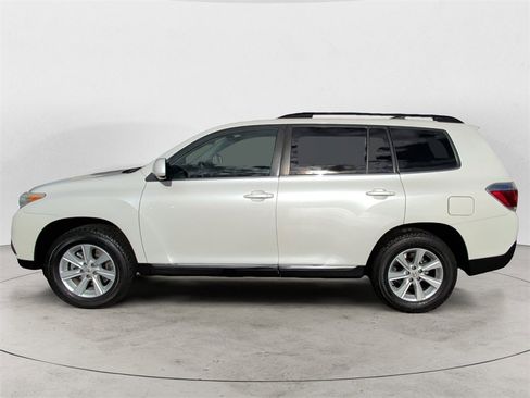 Used 2011 Toyota Highlander 2WD image 2