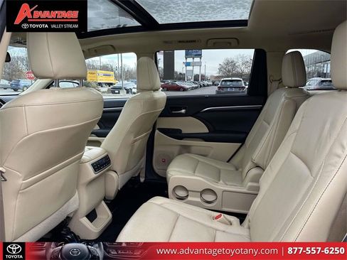 Used 2015 Toyota Highlander Limited Platinum image 14